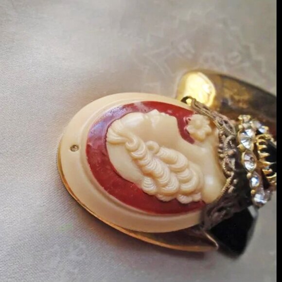 Avant Garde Cameo Brooch - Big Large Unisex Steampunk Pin with Crazy Details! - Picture 4 of 8